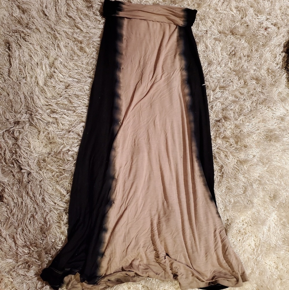 B2G1 FREE, Maxi skirt